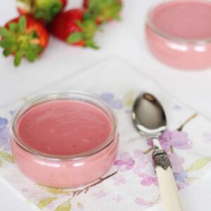 mousse de morango vegan