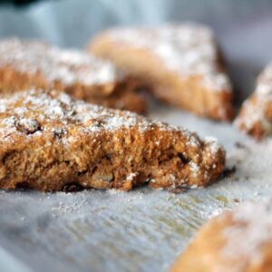 scones que fazem lembrar o bolo rei ou bolo rainha