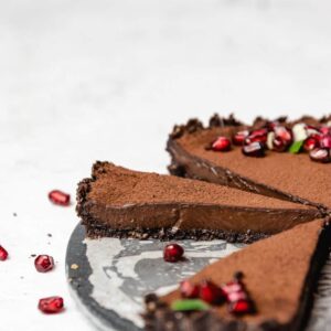 tarte de chocolate cremosa e saudável - sem leite vegan