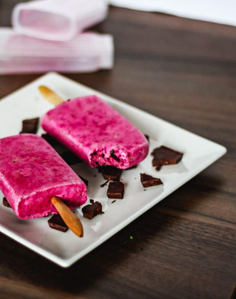 gelado de beterraba com pepitas de chocolate