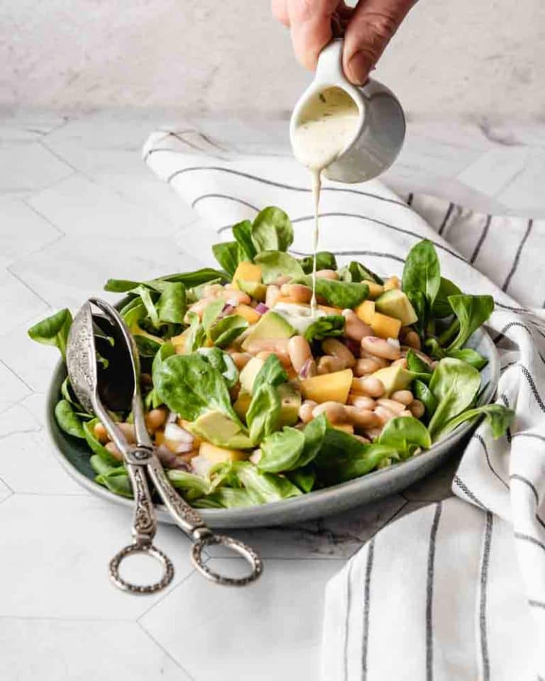 salada de feijão branco e manga