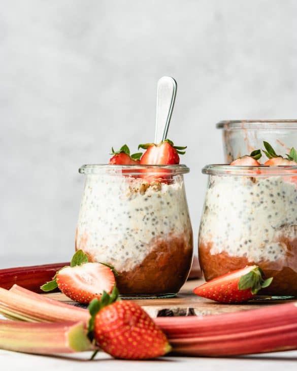 Overnight oats de ruibarbo, chia e iogurte vegetal - Criar Comer Crescer