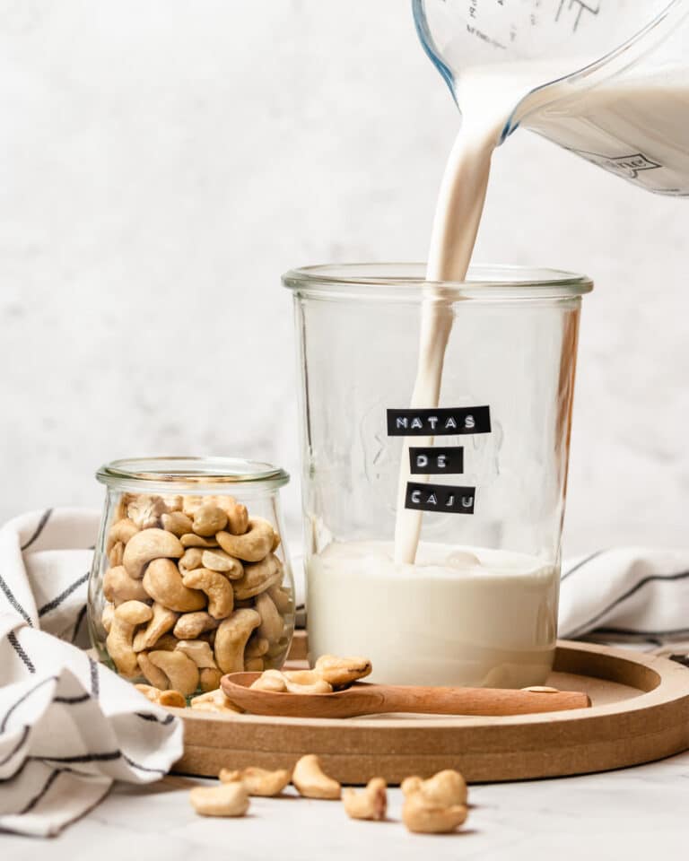 Como fazer natas de caju veganas e sem leite