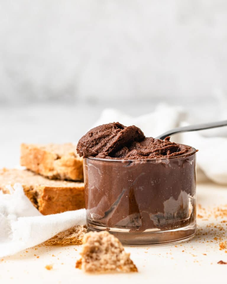 Nutella de grão-de-bico mais saudável, sem frutos secos e proteica