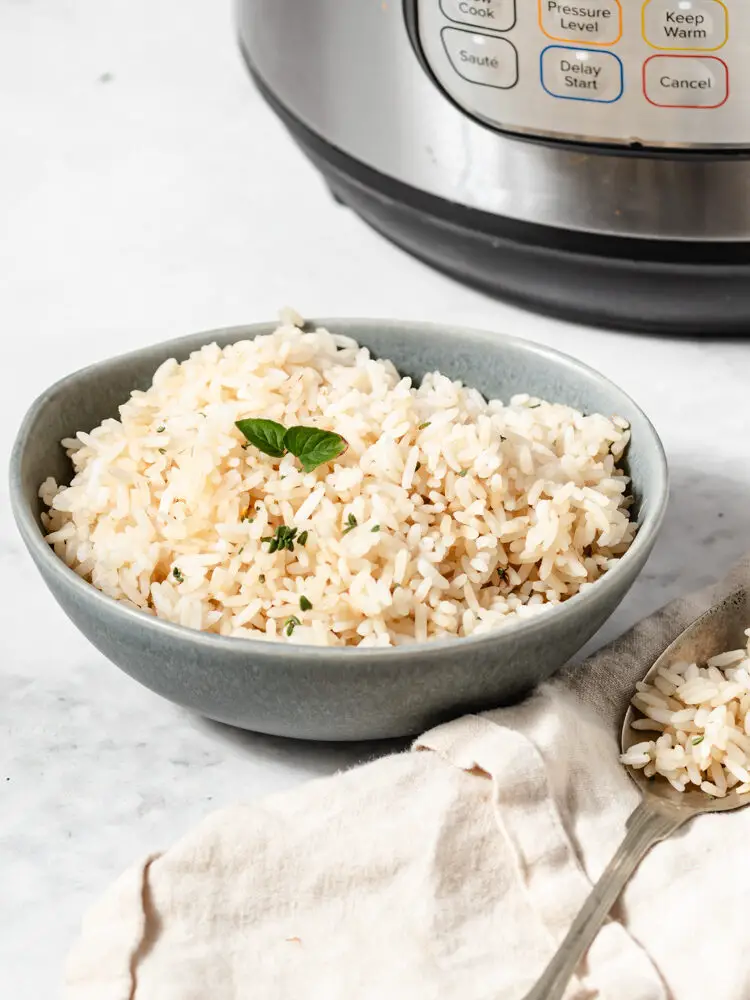 Arroz seco vaporizado na Instante Pot em 5 minutos